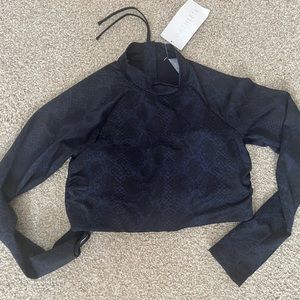 Athleta long sleeves crop top rash guard in snakeskin print.